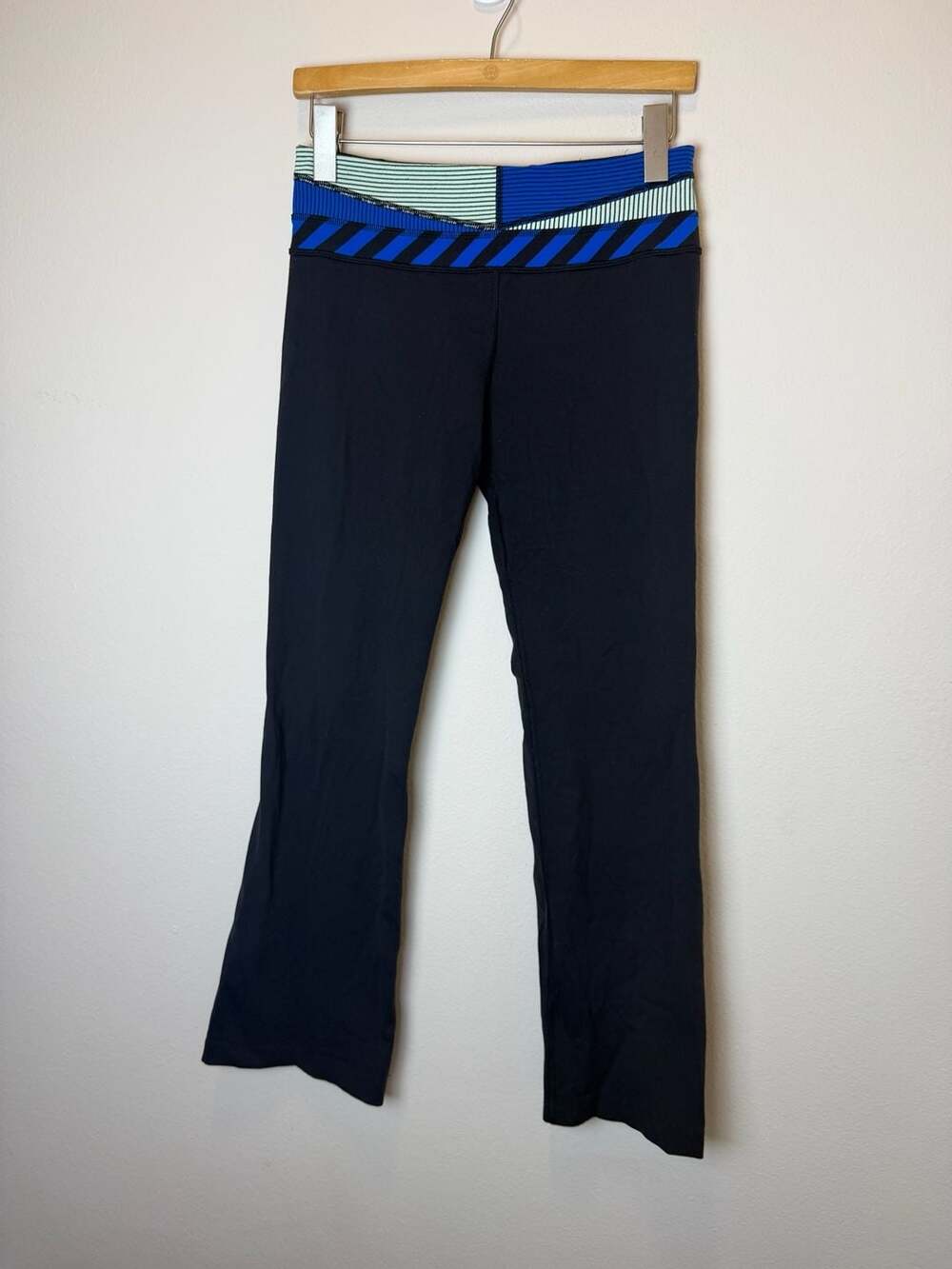 Lululemon Groove Pant Size 6 Black Striped Waistband Yoga Pants
